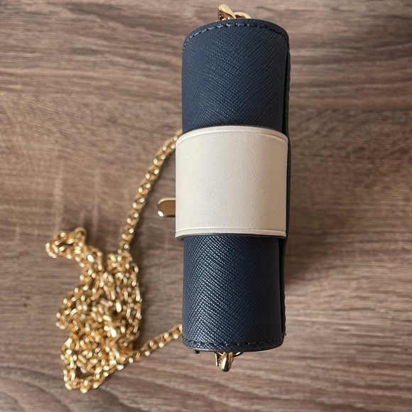 Michael Kors Small Tri-color Saffiano Leather
Smartphone Crossbody Bag In Green - Picture 9 of 14